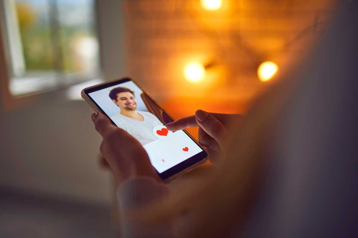 5 LGBTQ Dating Apps Where You Can Find Love and More